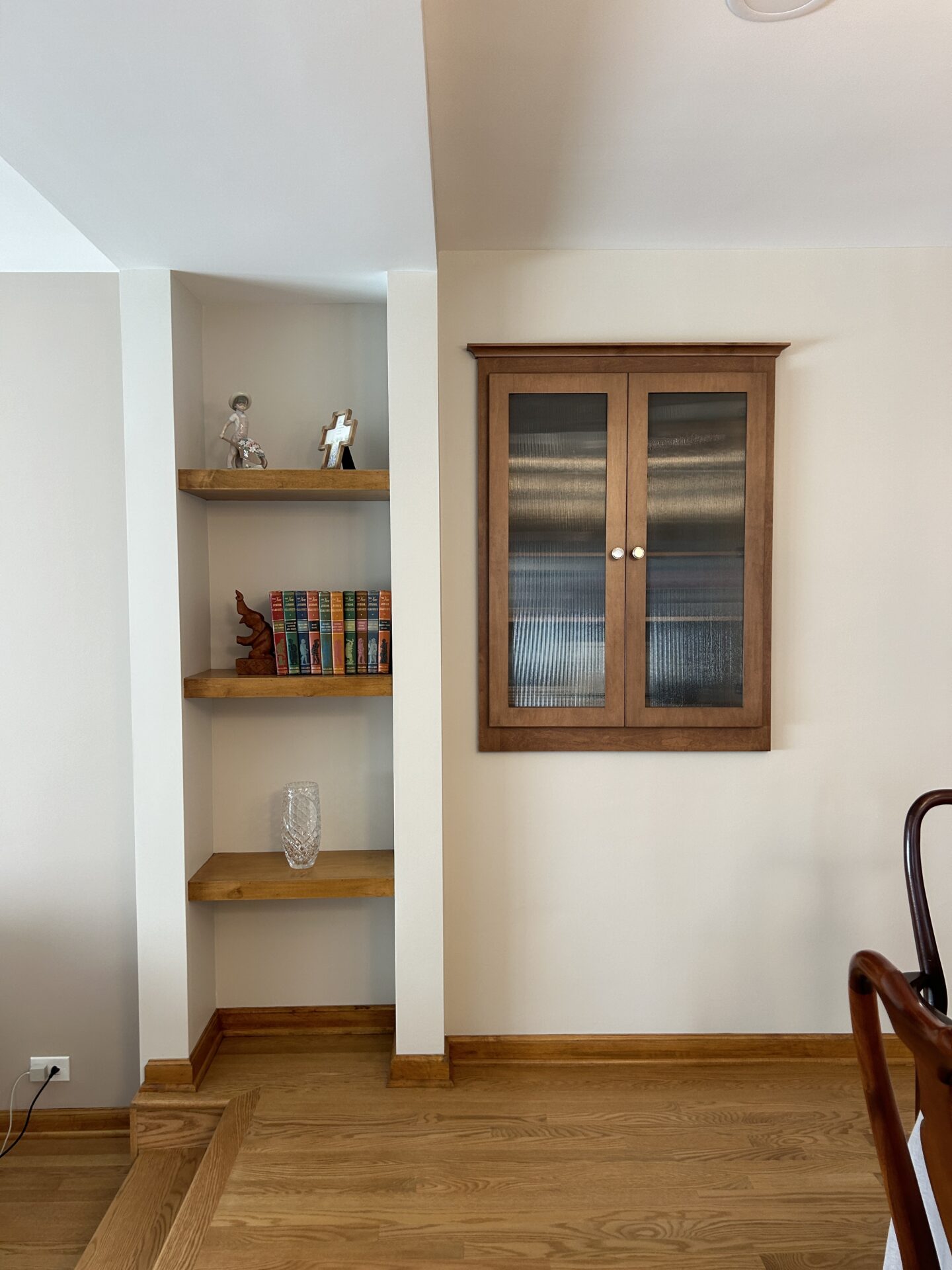 Shallow soffit and built-in wood floating shelf book case