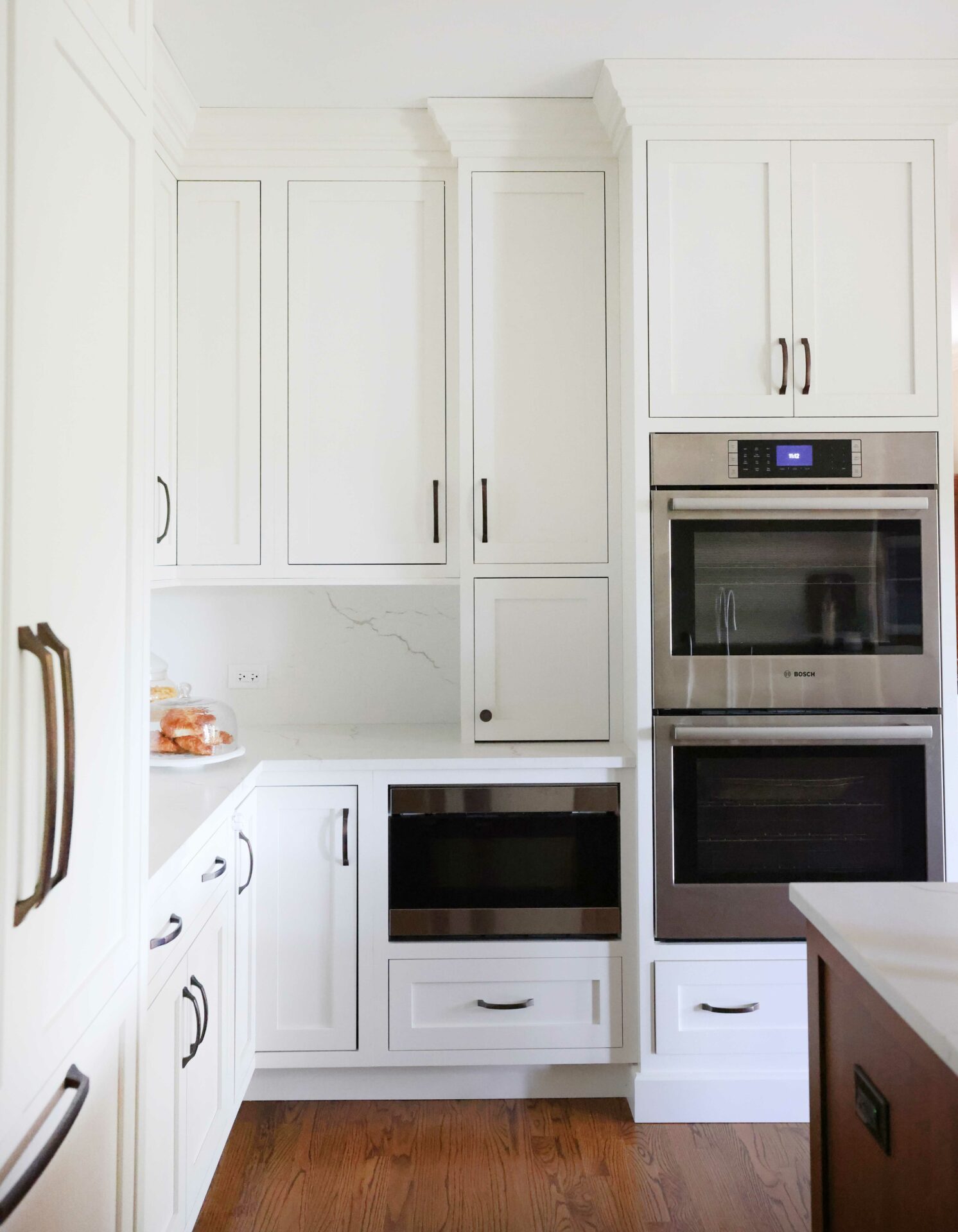 winter white kitchen cabinets