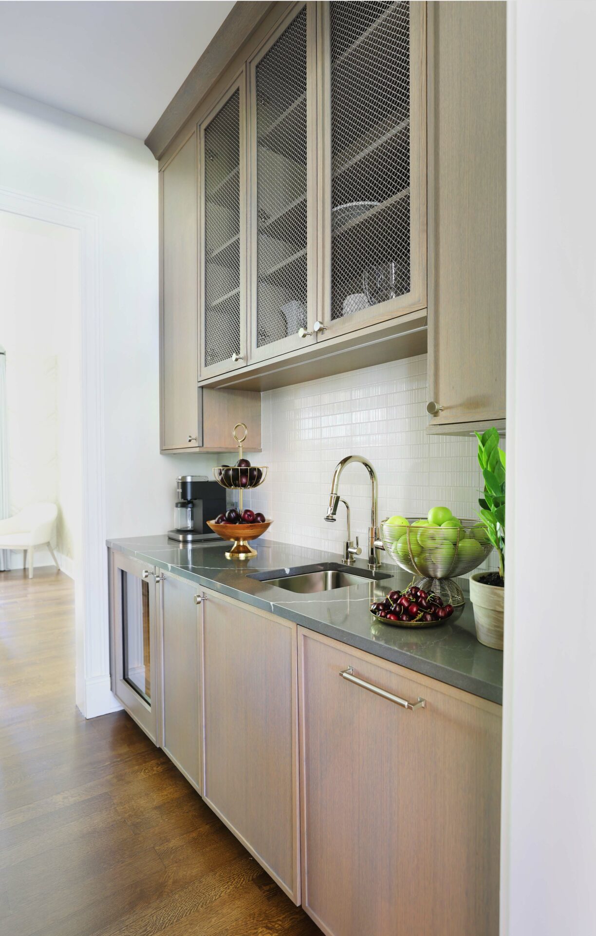 Butler's pantry in rift cut white oak