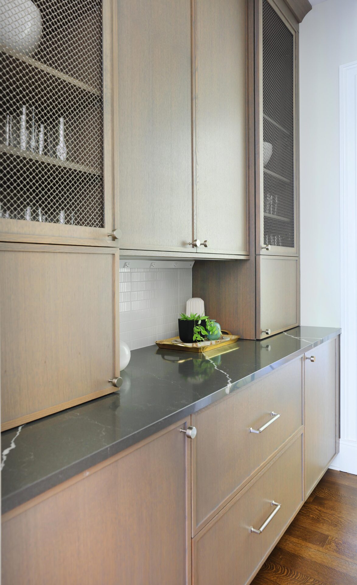 Butler's pantry in rift cut white oak