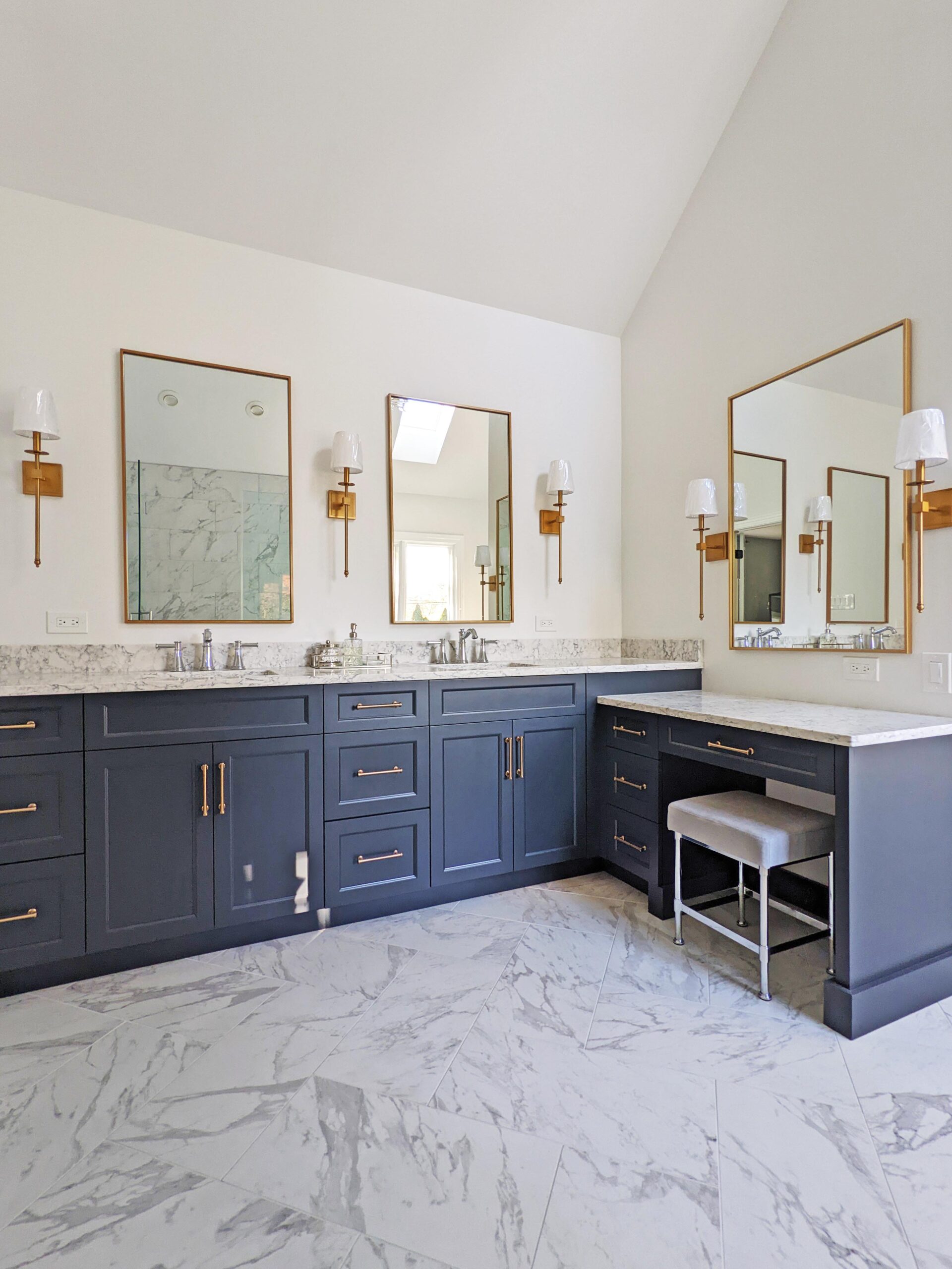 Blue bathroom vanities with makeup table